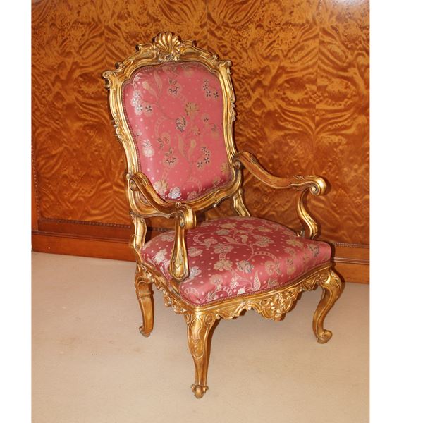 ♦ Poltrona in legno dorato