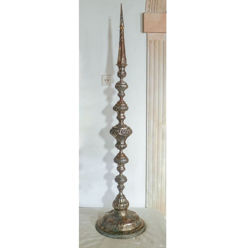 Torciere in metallo argentato  (Italia, XX sec.)  - Asta Gli Arredi di Villa "Le Marchesane" - San Luca Casa d'Aste