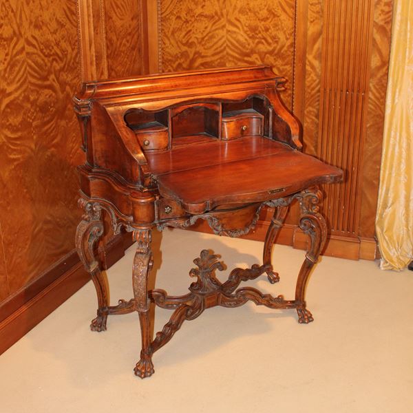 ♦ Piccola ribalta in legno tinto noce
