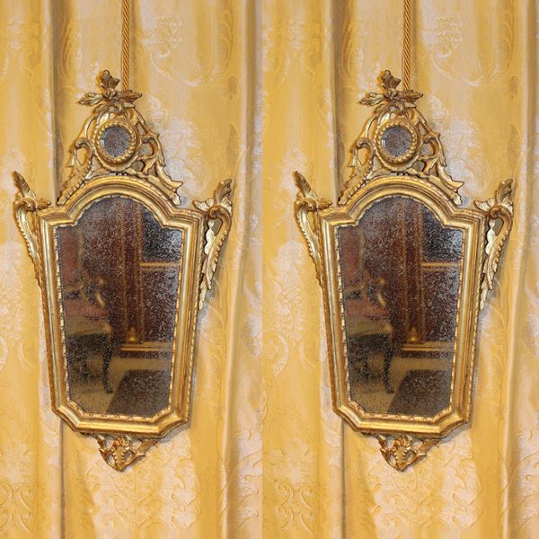 Coppia di specchierine in legno dorato