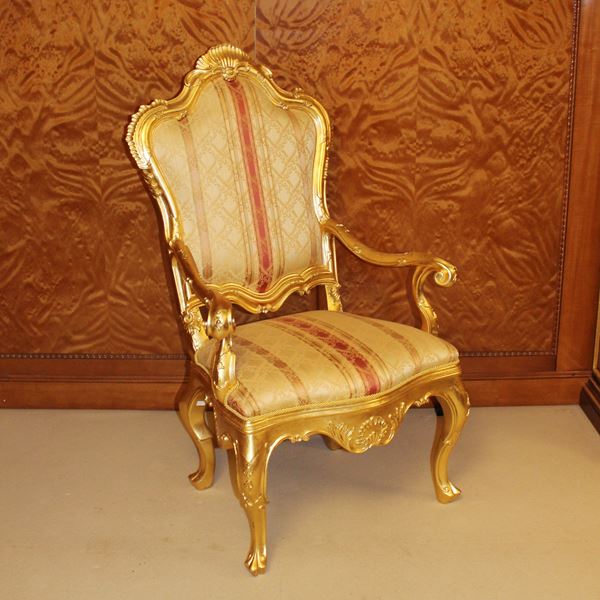 Poltrona in legno dorato