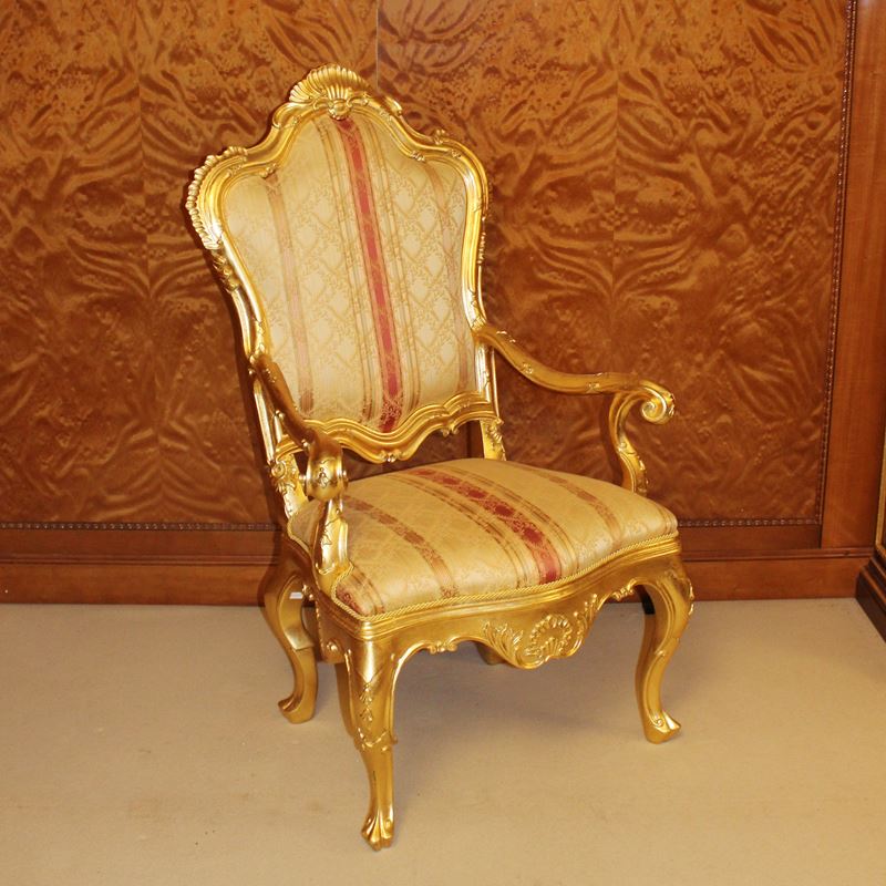 ♦ Poltrona in legno dorato  (Italia, XX sec.)  - Asta Gli Arredi di Villa "Le Marchesane" - San Luca Casa d'Aste