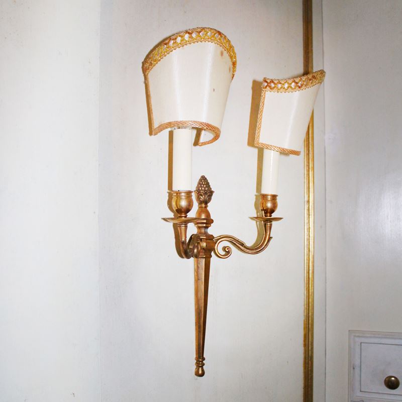 Applique in metallo dorato  (Italia, XX sec.)  - Asta Gli Arredi di Villa "Le Marchesane" - San Luca Casa d'Aste