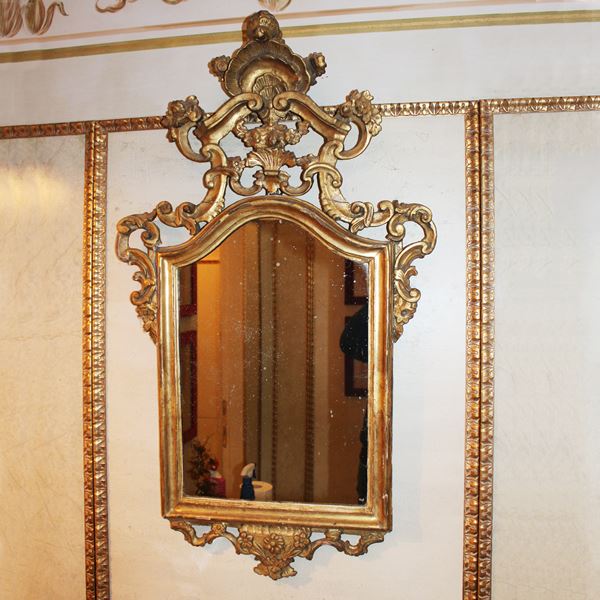 Specchierina in legno dorato