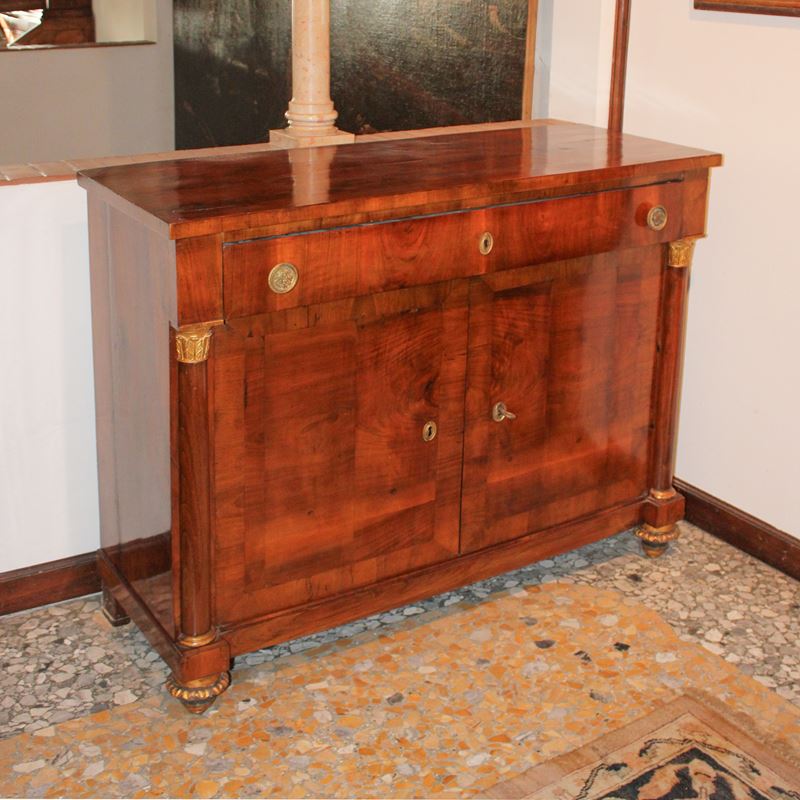Credenza in noce  (Italia, XIX sec.)  - Asta Gli Arredi di Villa "Le Marchesane" - San Luca Casa d'Aste