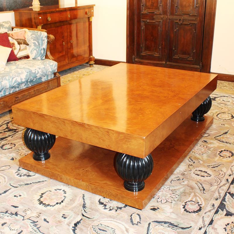 ♦ Tavolo da salotto in radica  (Italia, XX sec.)  - Asta Gli Arredi di Villa "Le Marchesane" - San Luca Casa d'Aste