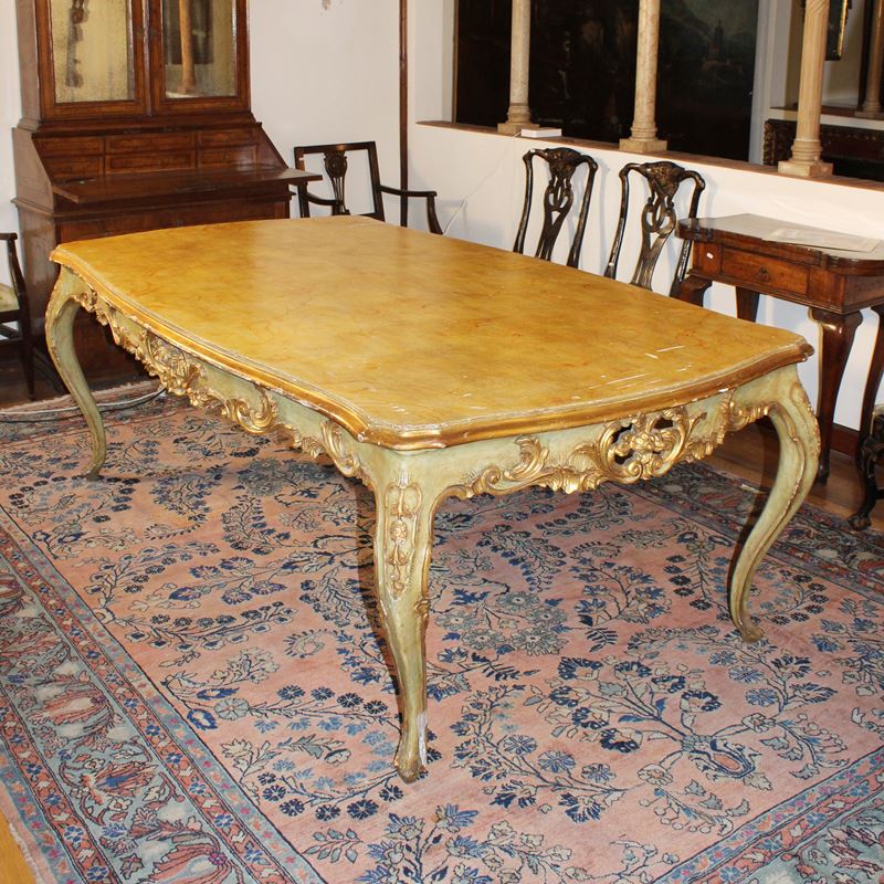 Tavolo da centro in legno laccato e dorato  (Italia, XVIII sec.)  - Asta Gli Arredi di Villa "Le Marchesane" - San Luca Casa d'Aste