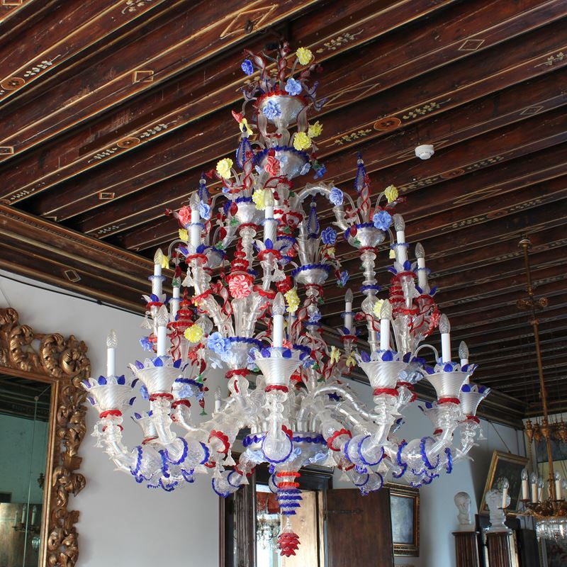 Lampadario Rezzonico a venti luci  (Murano, XX sec.)  - Asta Gli Arredi di Villa "Le Marchesane" - San Luca Casa d'Aste