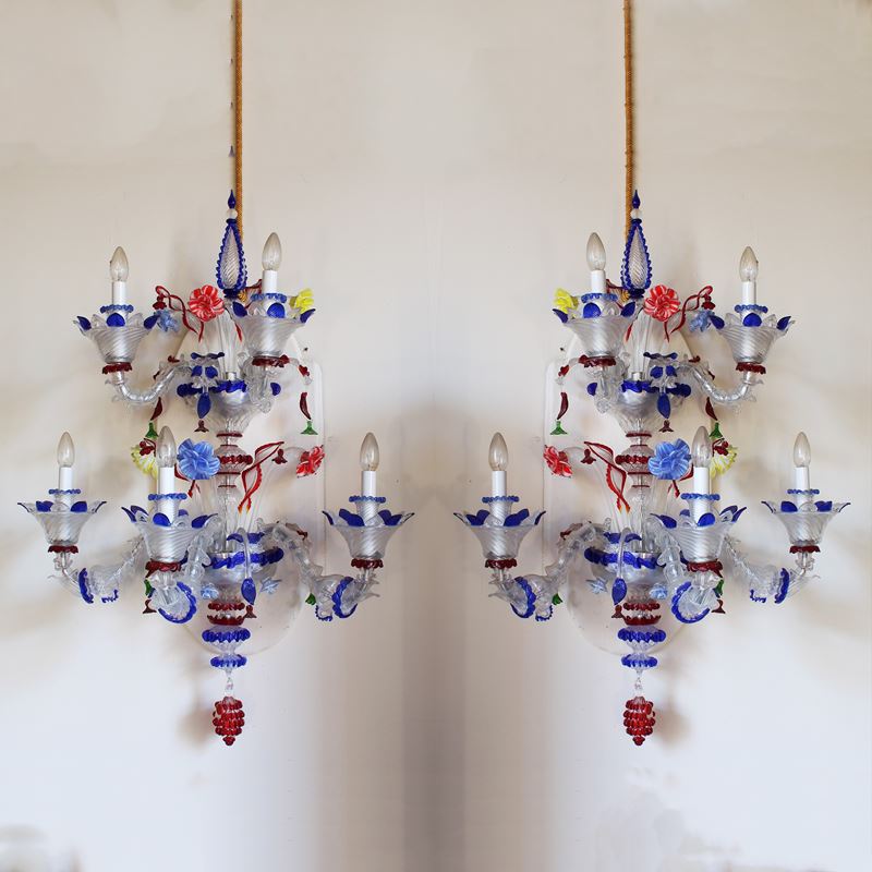 Coppia di Applique Rezzonico a cinque luci  (Murano, XX sec.)  - Asta Gli Arredi di Villa "Le Marchesane" - San Luca Casa d'Aste