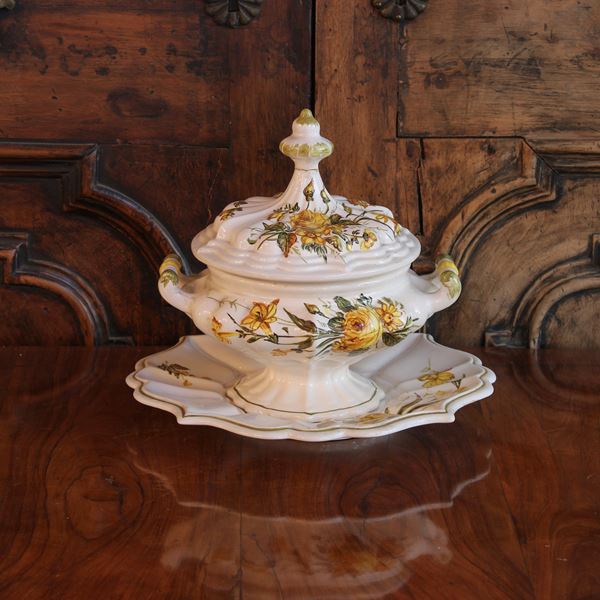 Zuppiera con présentoir in ceramica