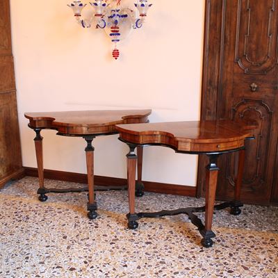 Coppia di Tavoli Parietali in Olivo