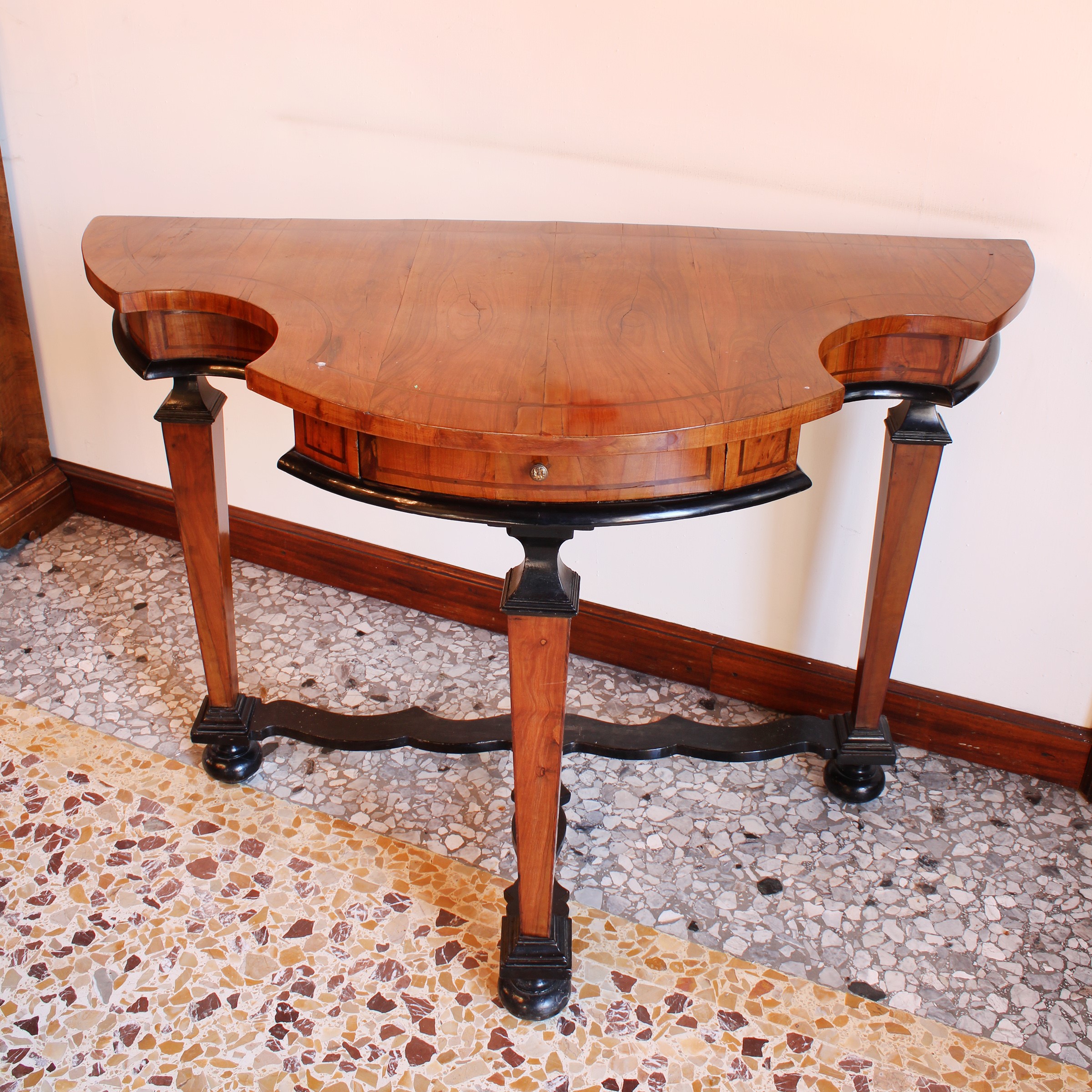 Coppia di Tavoli Parietali in Olivo