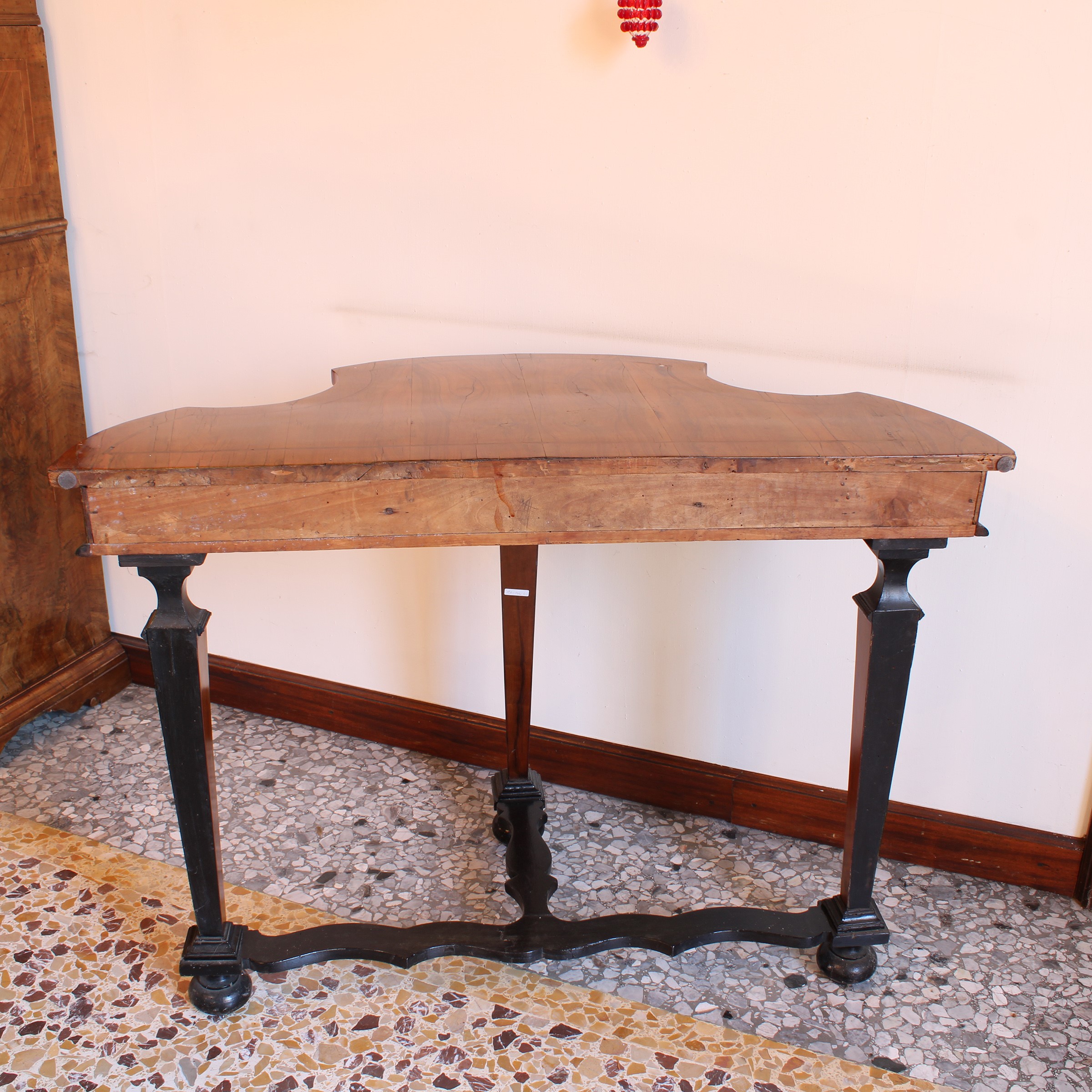 Coppia di Tavoli Parietali in Olivo