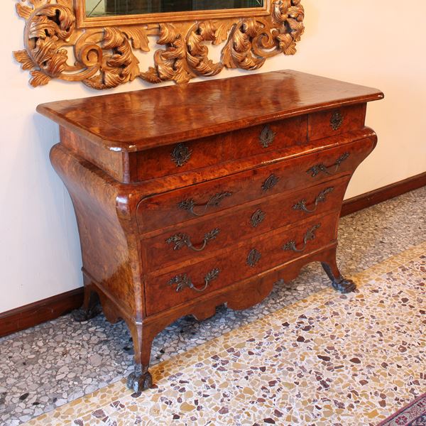 Cassettone in radica