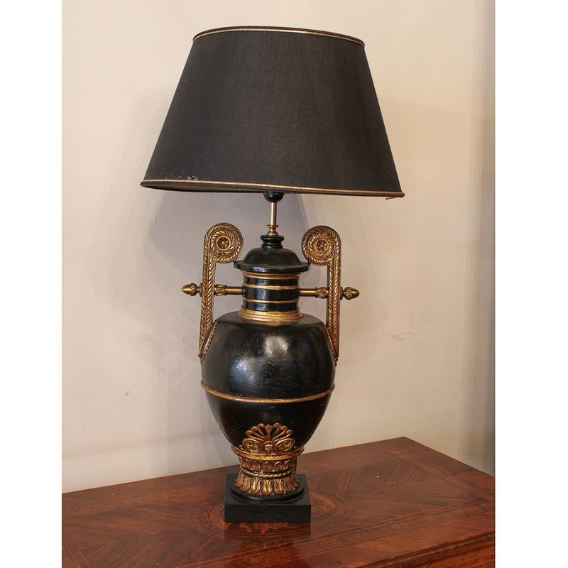 Lampada da tavolo in stucco  (Italia, XX sec.)  - Asta Gli Arredi di Villa "Le Marchesane" - San Luca Casa d'Aste