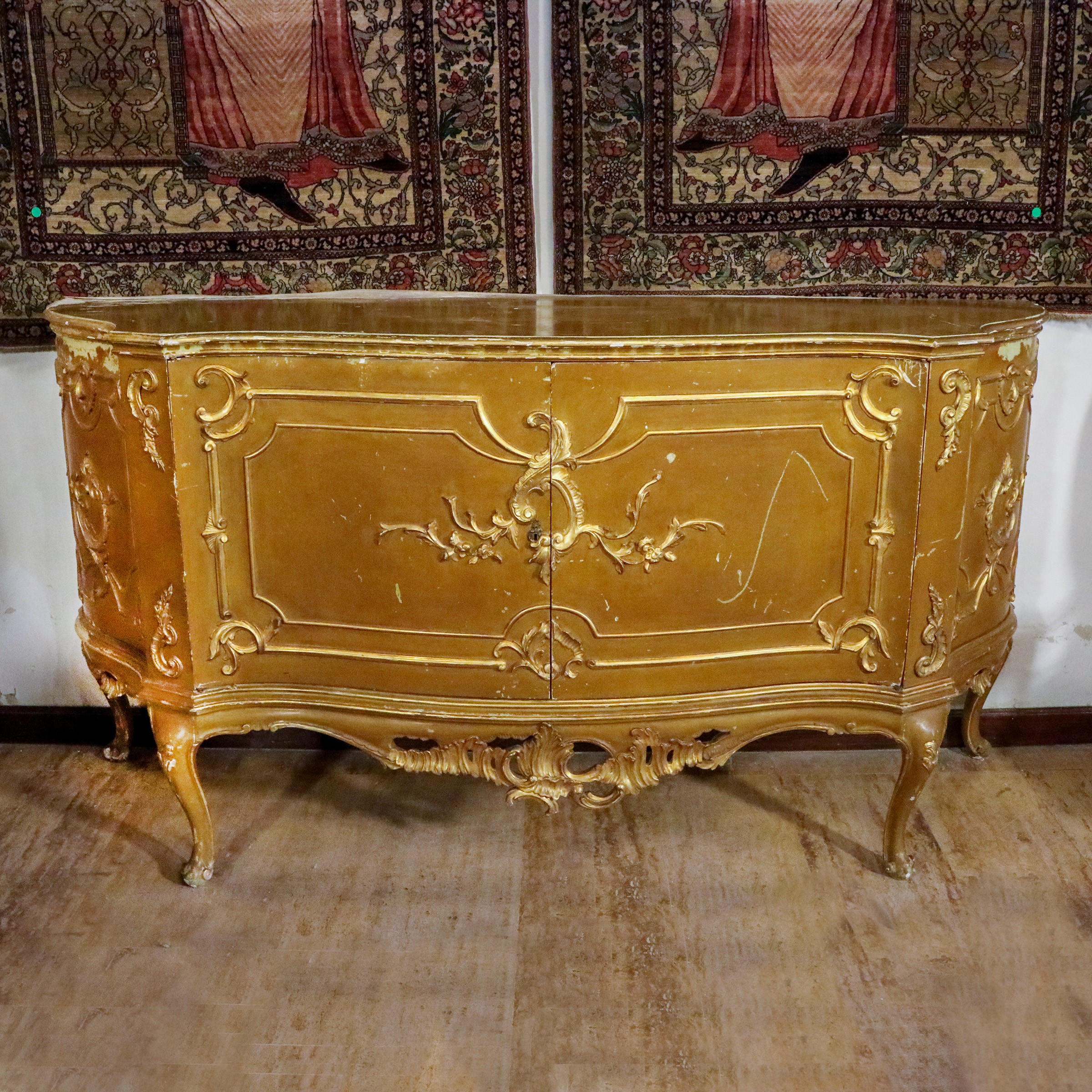 ♦ Credenza in legno dorato