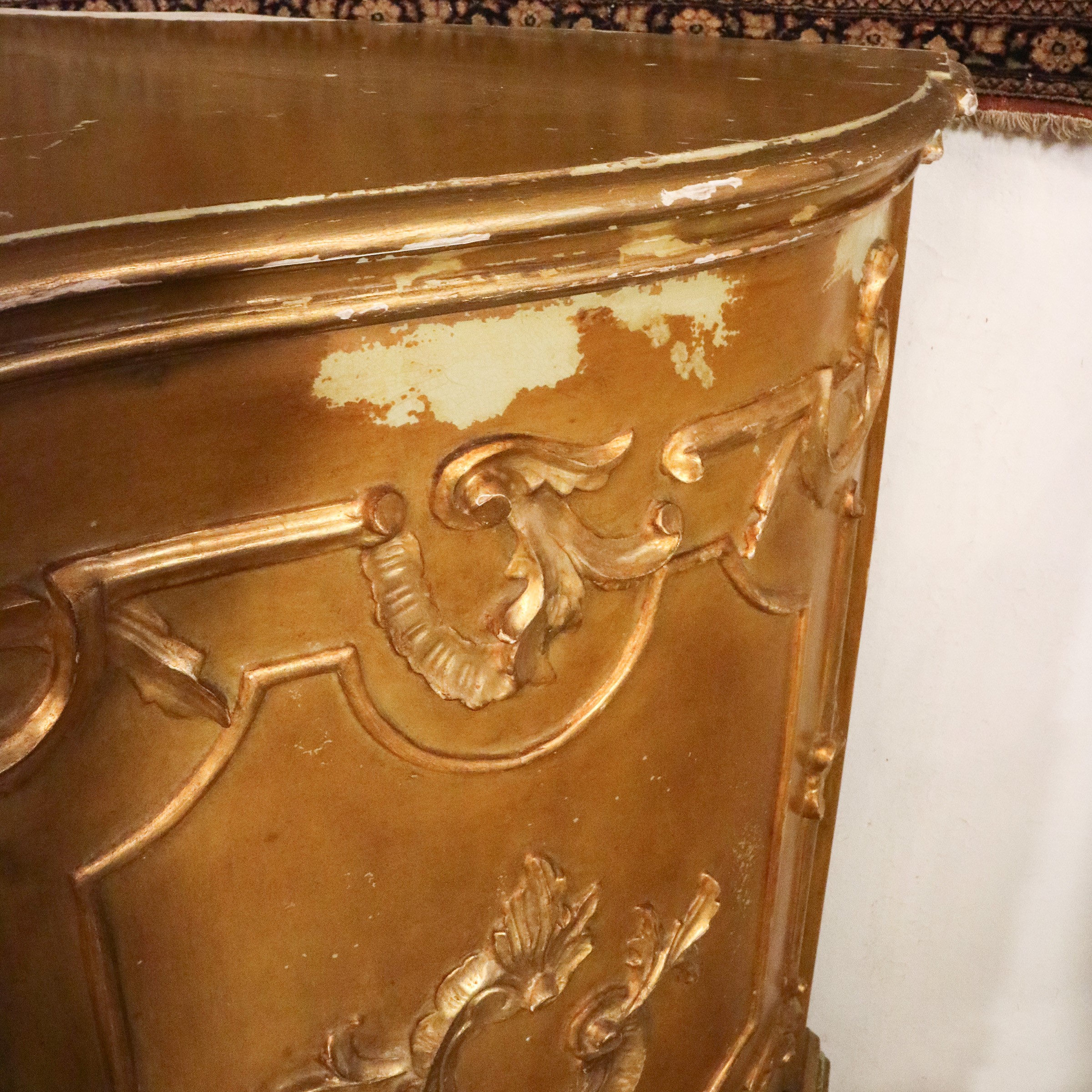 ♦ Credenza in legno dorato