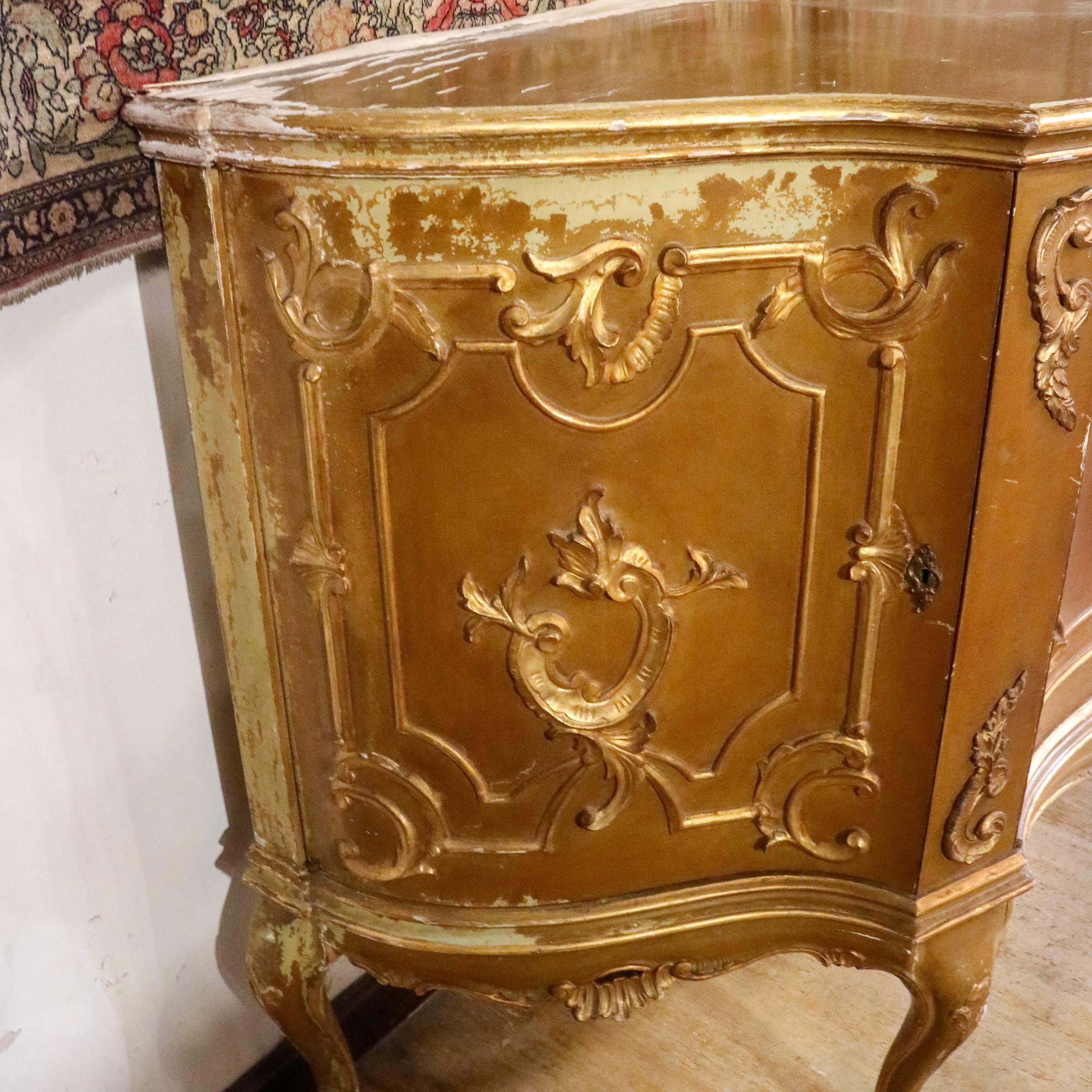 ♦ Credenza in legno dorato