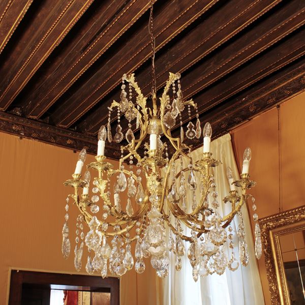 Lampadario in bronzo dorato a dieci luci