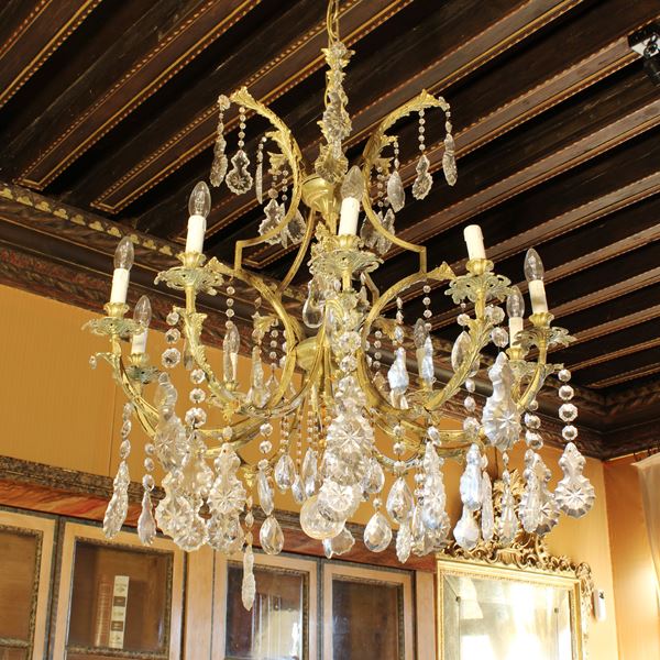 Lampadario in bronzo dorato a dieci luci
