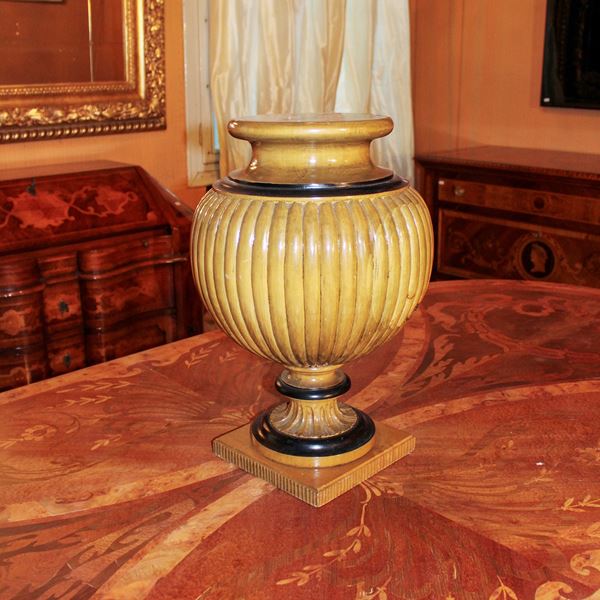 Elemento decorativo in legno