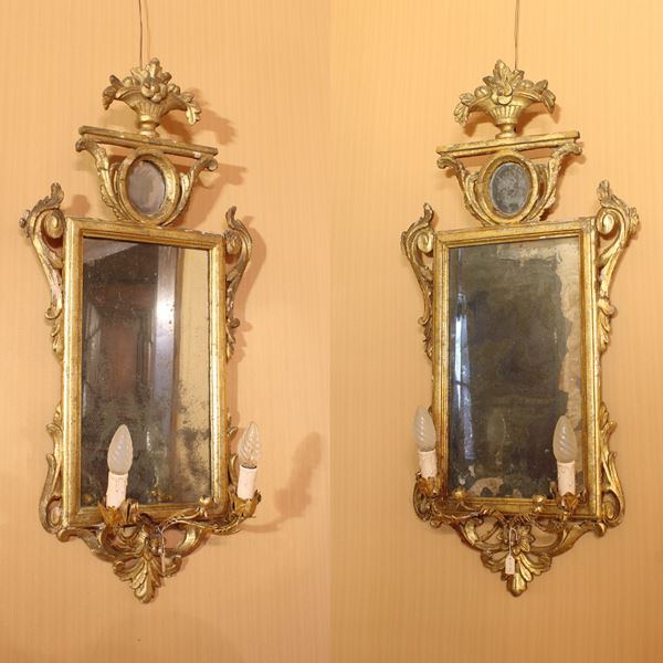 Coppia di specchierine in legno dorato