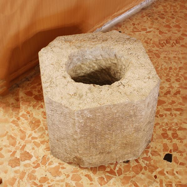Elemento in pietra