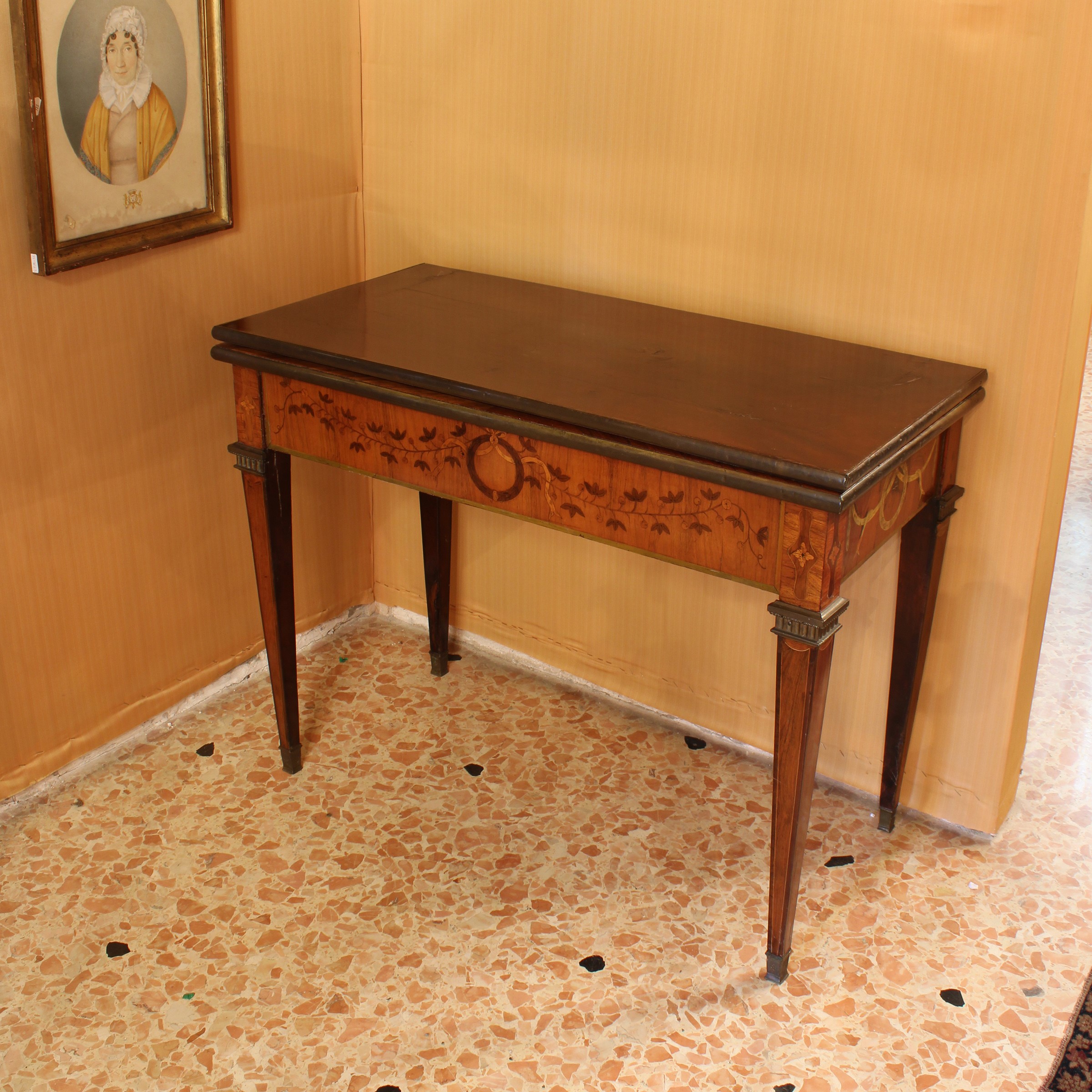 Tavolo da Gioco in Noce