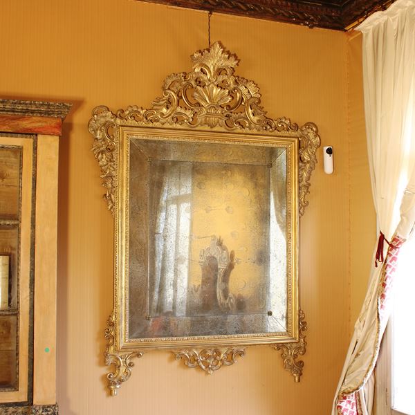 ♦ Grande specchiera in legno dorato