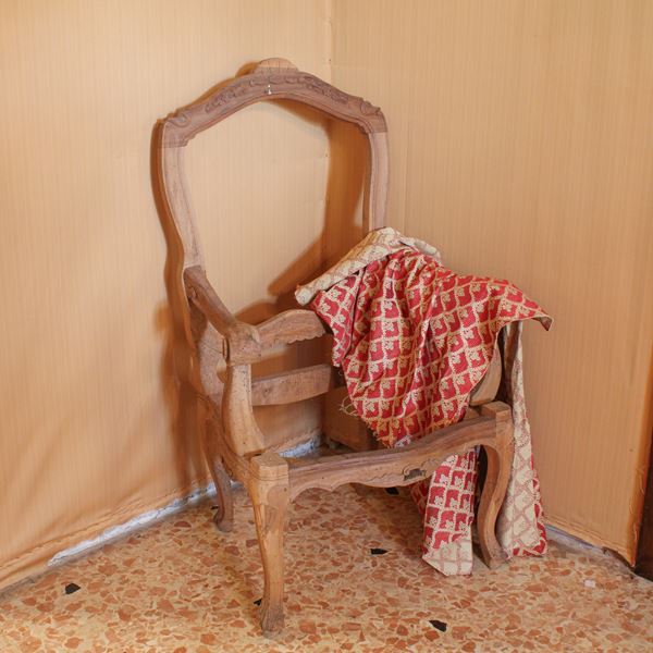 ♦ Modello di poltrona a grezzo
