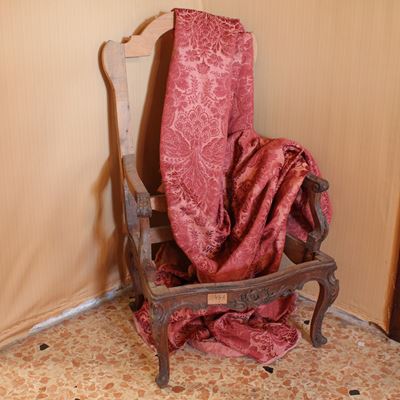 ♦ Modello di Poltrona a Grezzo