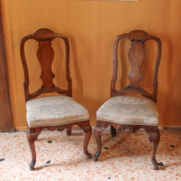 Coppia di sedie in noce
