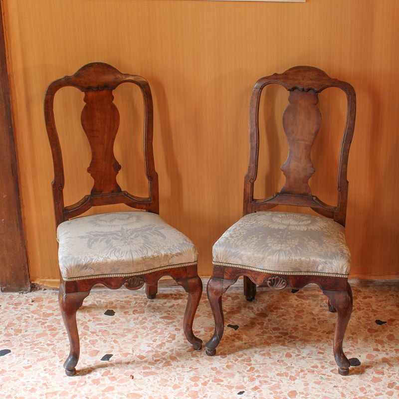 Coppia di sedie in noce  (Italia, XVIII sec.)  - Asta Gli Arredi di Villa "Le Marchesane" - San Luca Casa d'Aste
