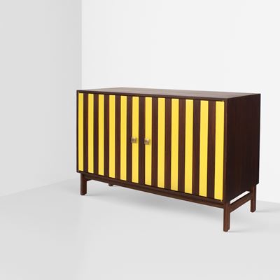 Ettore Sottsass (prod. Poltronova), Credenza mod. MS 120, legno laccato e pomelli in bronzo