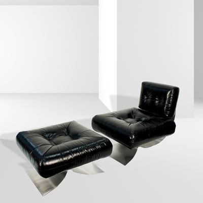 Oscar Niemeyer (prod.), Poltrona lounge e pouf mod. Alta, anni '70