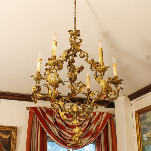 Lampadario a sei luci in ferro dorato
