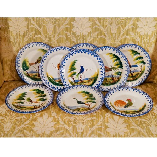 Nove piatti in ceramica smaltata