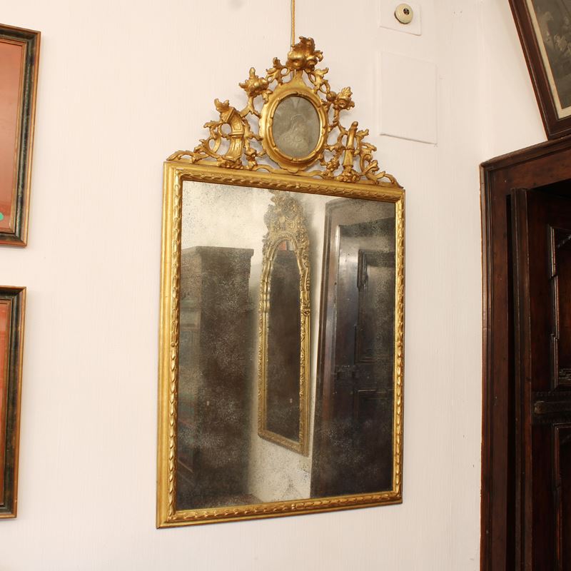 ♦ Specchiera in legno dorato  (Italia, XX sec.)  - Asta Gli Arredi di Villa "Le Marchesane" - San Luca Casa d'Aste