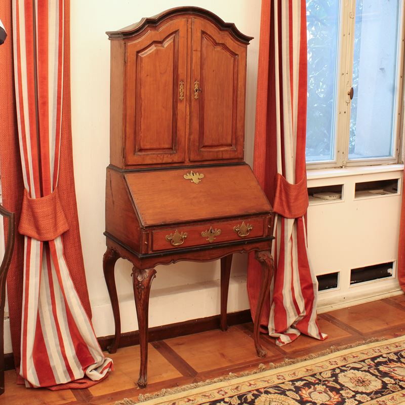 Piccolo trumeau in noce  (Italia, XIX sec.)  - Asta Gli Arredi di Villa "Le Marchesane" - San Luca Casa d'Aste