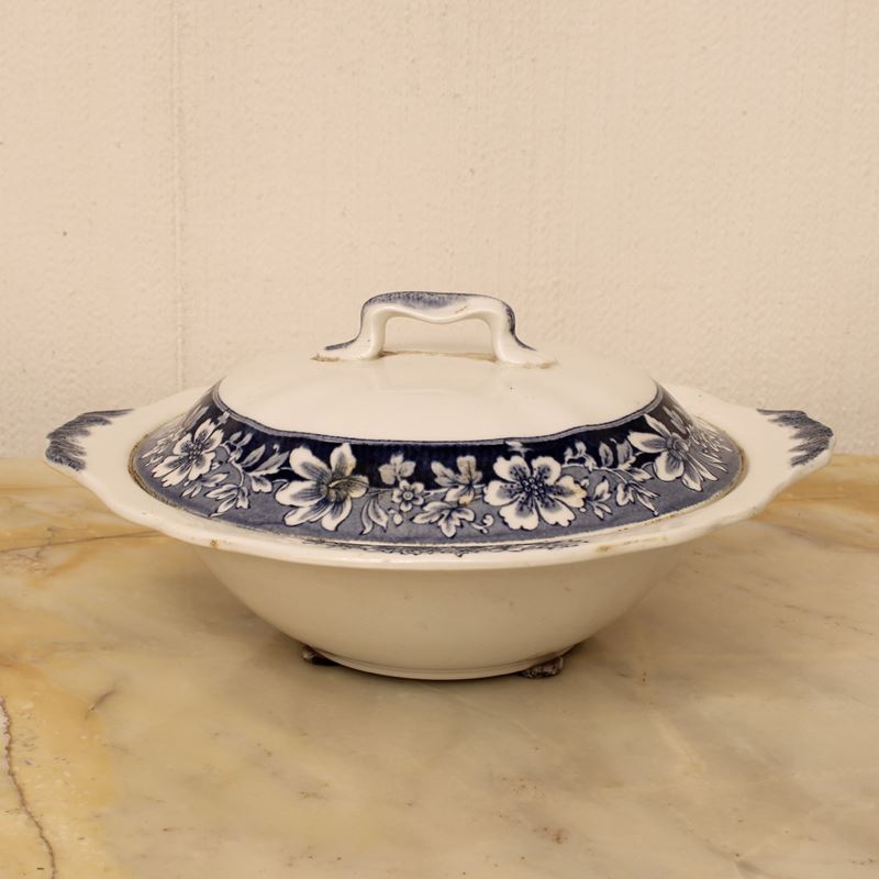 Legumiera in ceramica bianca  (Inghilterra, XX sec.)  - Asta Gli Arredi di Villa "Le Marchesane" - San Luca Casa d'Aste