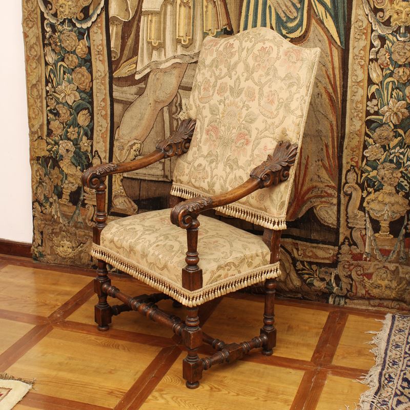 Poltrona a rocchetto in noce  (Italia, XVIII sec.)  - Asta Gli Arredi di Villa "Le Marchesane" - San Luca Casa d'Aste