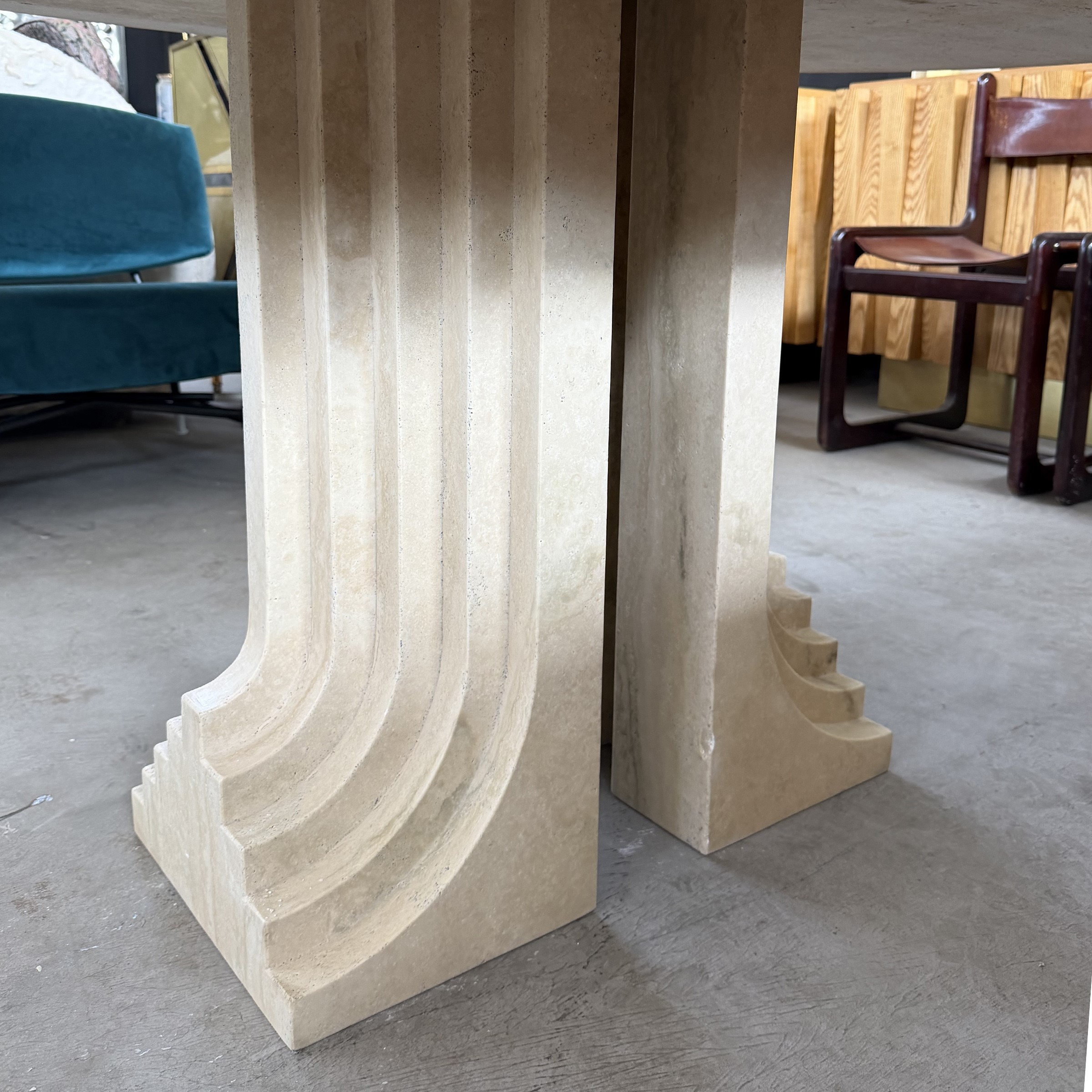 Carlo Scarpa, Tavolo in travertino modello “Samo” (produzione “Simon”), anni ’70