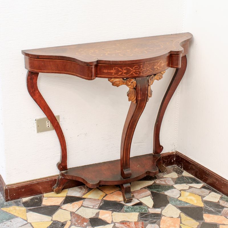 Piccola consolle in stile Carlo X  (inizio XX sec.)  - Asta Gli Arredi di Villa "Le Marchesane" - San Luca Casa d'Aste