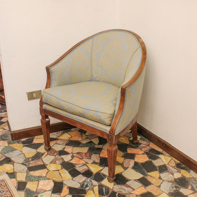 Poltrona in noce  (Italia, XVIII-XIX sec.)  - Asta Gli Arredi di Villa "Le Marchesane" - San Luca Casa d'Aste