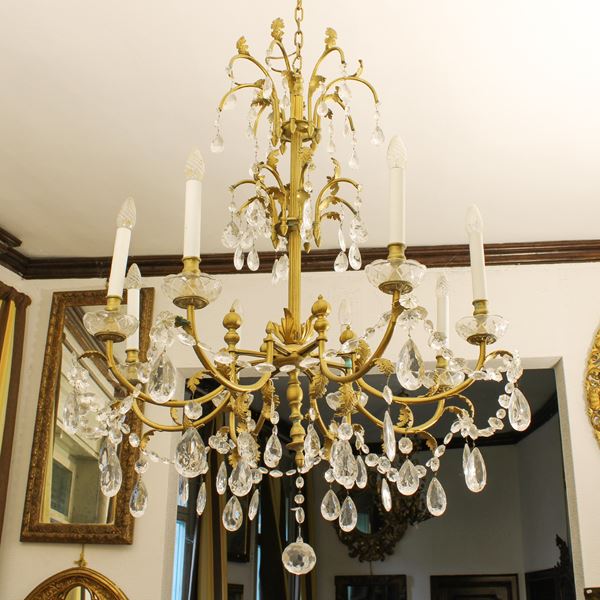 Lampadario a otto luci in bronzo e vetro
