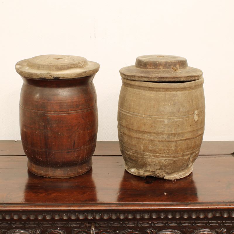 Due contenitori in legno  (XIX-XX sec.)  - Asta Gli Arredi di Villa "Le Marchesane" - San Luca Casa d'Aste