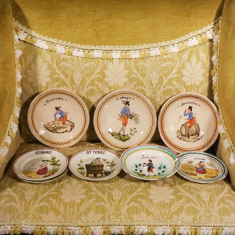 Otto piatti in porcellana policroma decorata  (Italia, XX sec.)  - Asta Gli Arredi di Villa "Le Marchesane" - San Luca Casa d'Aste