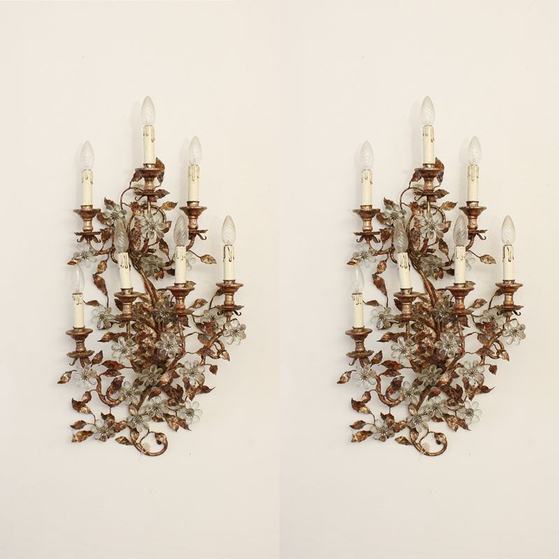 Coppia di appliques a sette luci in ferro  (Italia, XX sec.)  - Asta Gli Arredi di Villa "Le Marchesane" - San Luca Casa d'Aste