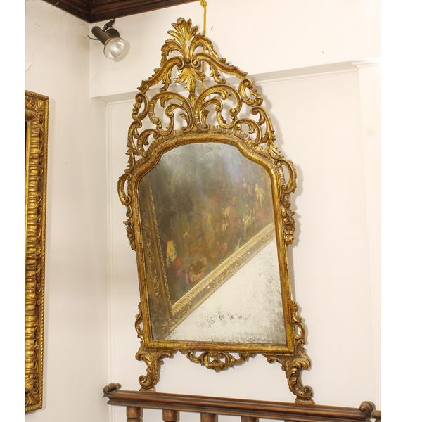 ♦ Specchiera in legno dorato a mecca