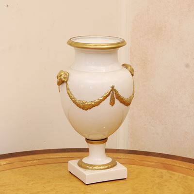 Vaso in Porcellana Bianca e Dorata